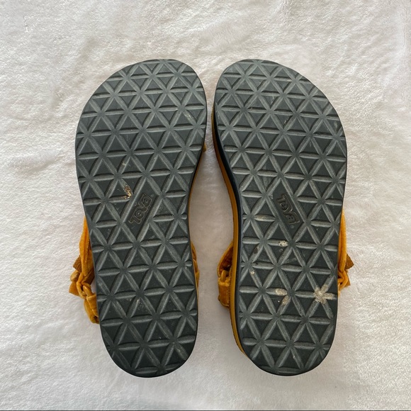 Teva Flatform Universal Velvet Sandals - Picture 4 of 11